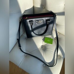 Kate Spade Wellesley Quinn Black Leather Crossbody w Pink Interior | Like New